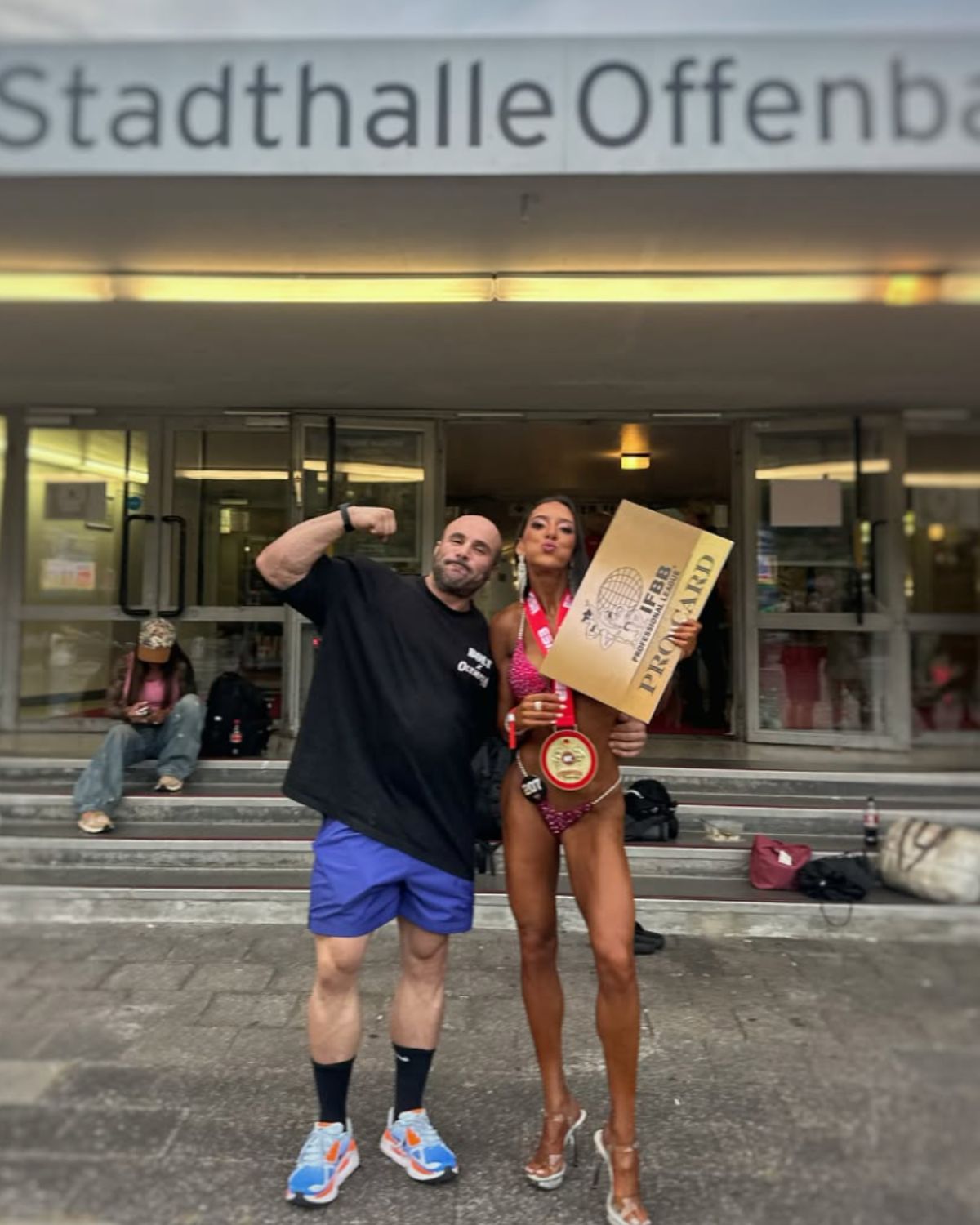 Ana Machado e Mauro Coelho com o IFBB Pro Card
