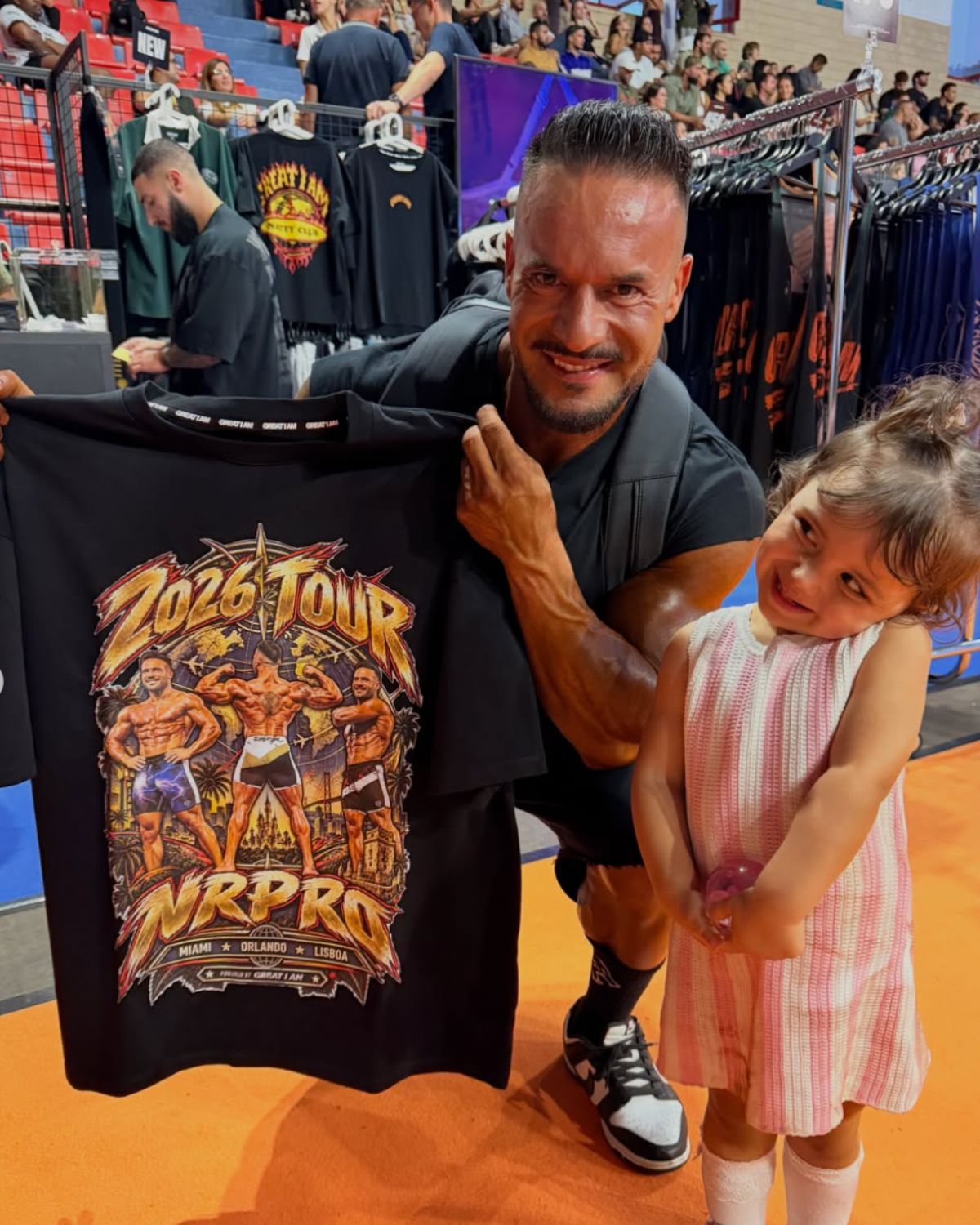 Nélson Rodrigues com a filha e a peça exclusiva Great I Am