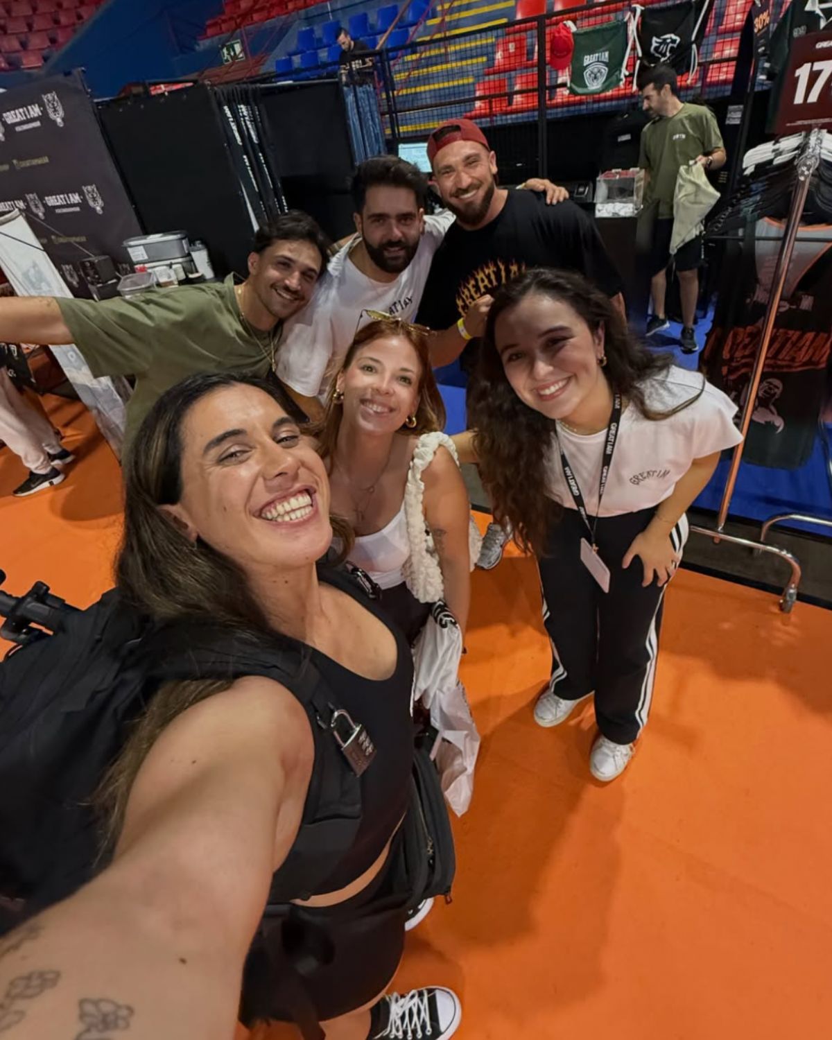 Lénia Fernandes no stand da Great I Am na PowerExpo
